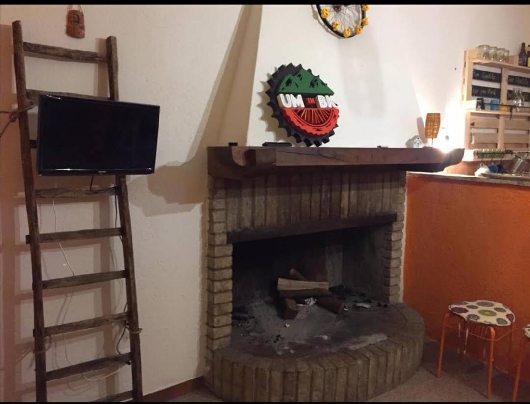 Umbria In Bike B&B Фолиньо Экстерьер фото